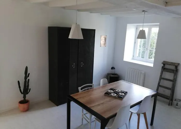 Сasa de vacaciones Maison De Bourg Avec Beaucoup De Charme Nuillé-sur-Vicoin